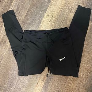 Nike black leggings / cropped